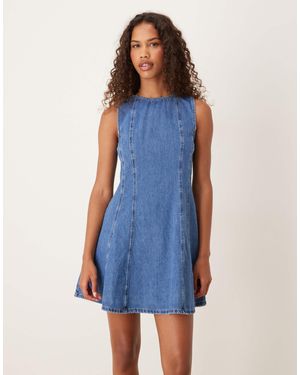 ASOS – ärmelloses minikleid aus denim - Blau