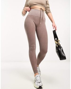 Stradivarius – nahtlose, gerippte leggings - Natur