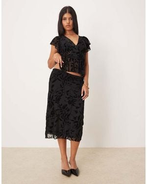 Motel Falda Midi Negra De Talle Bajo Con Patrón Flocado Floral Atira De (Parte De Un Conjunto)-Negro