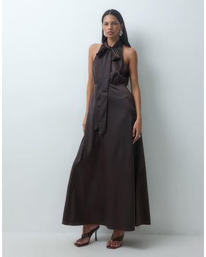 Y.A.S Vestido Maxi De Satén Marrón Chocolate Con Cuello Halter Y Lazada Tipo Pañuelo - Negro