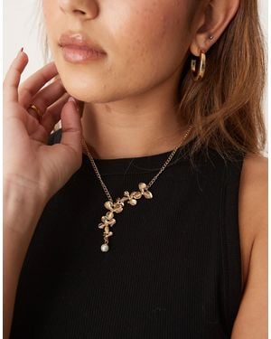 True Decadence Long Flower Detail Necklace With Pearl - Black