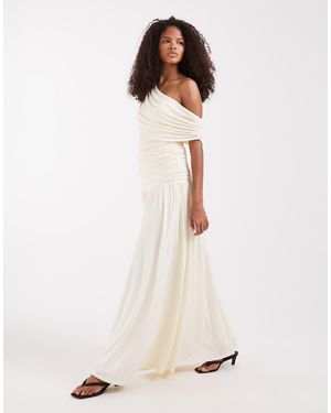 Pretty Lavish Lydia - Wit
