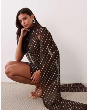 Ruched & Ready Vestido Mini De Malla Con Cuello Alto, Detalle De Capa Y Fruncido En Lunares Chocolate-Multi - Marrón