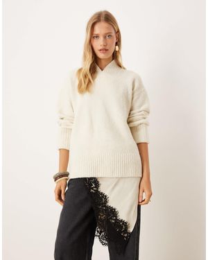 Pretty Lavish Pull en bouclé avec col montant en v - crème - Neutre