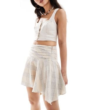 Mango Mini-jupe à carreaux et taille froncée - beige - Blanc