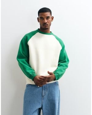 ASOS Sudadera Oversize Con Manga Raglán En Contraste Y Cuello Redondo En Crema De Mezcla De Poliéster Y Algodón-Blanco - Azul
