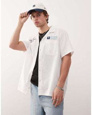 Deus Ex Machina Camisa Blanca Con Logo Trasero Estampado Forecourt De - Blanco