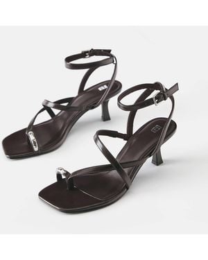 Pull&Bear Sandalen mit absatz und riemendetail - Weiß