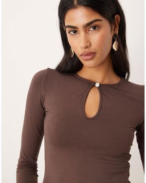 Motel Jenji Long Sleeve Top With Pearl Detail - Brown