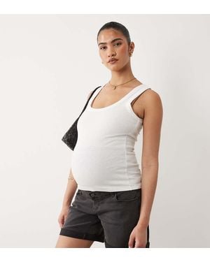 Mama.licious Pantalones Cortos Vaqueros Negros De Pernera Ancha Con Diseño Por Encima Del Vientre De Mamalicious Maternity - Blanco