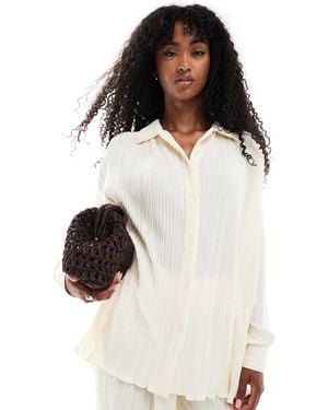 4th & Reckless Plisse Collared Button Through Lettuce Edge Hem Shirt Co-ord - White
