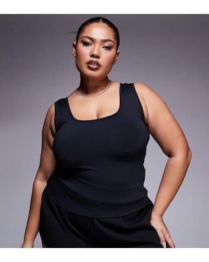 4505 Curve Icon Active Slightly Cropped Vest - Black