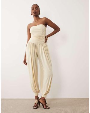 TFNC London Bandeau-Jumpsuit Van Gladde Stof Met Harembroek - Naturel