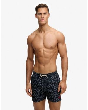 Superdry – premium – gemusterte badeshorts - Weiß