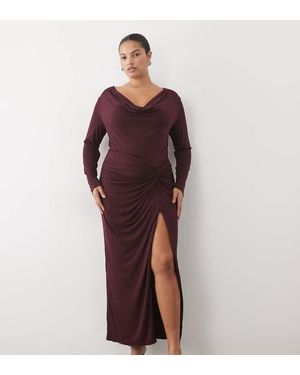 Tfnc Plus Abito Lungo Con Scollo Ad Anello, Strass E Spacco Alto - Rosso