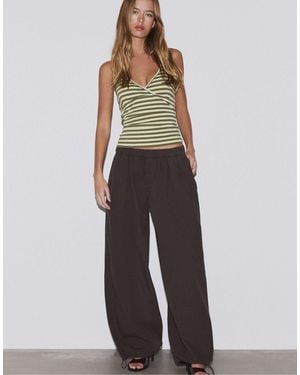 Stradivarius – figurbetones neckholder-top - Grün