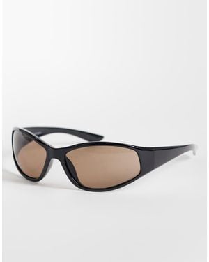 Weekday Gafas De Sol Negras Extragrandes De Estilo Deportivo Con Lentes Marrones - Neutro