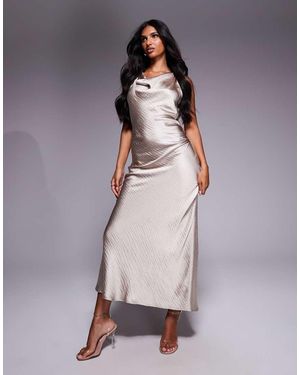 TFNC London Vestido Largo Dorado Pálido Con Cuello Alto De -Blanco - Morado
