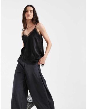 Vero Moda Asymmetrische Satijnen Camitop Met Kantdetail - Blauw