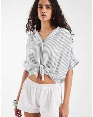 ONLY – vorne geknotete cropped-hemdbluse mit en streifen - Weiß