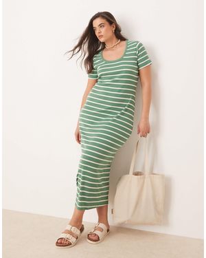 ASOS Asos design curve – geripptes midaxikleid mit streifen, u-ausschnitt und flügelärmeln - Grün