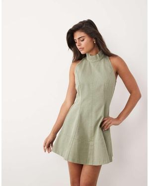 ASOS Mini Jurk Van Zware Keperstof Met Opstaande Boord En Siernaden - Groen