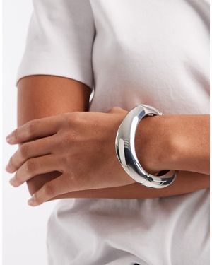 ASOS – farbener armreif mit wellenförmigem design - Blau