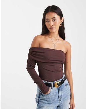 New Look One Sleeve Ruched Bodysuit - Brown