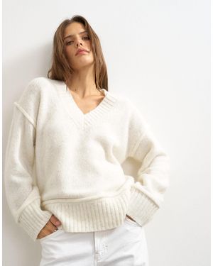 TOPSHOP Knitted V Neck Slouchy Roll Seam Detail Sweater With Wool - White