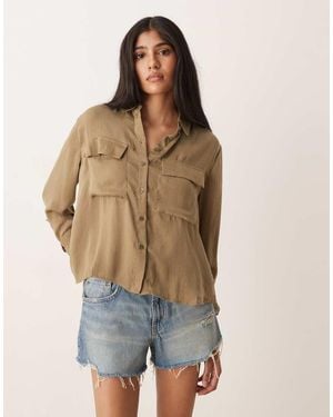 Aware Camisa Verde Encubierto De Manga Larga Y Estilo Utilitario Con Detalle De Puños Con Vuelta De - Azul