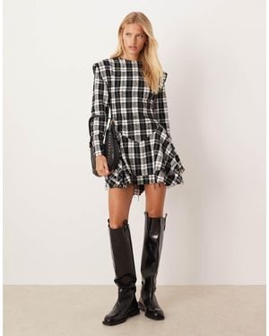ASOS – kariertes minikleid mit offenem saum, tiefer taille und u-boot-ausschnitt - Natur