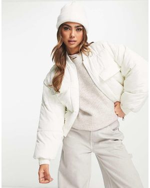 NA-KD Chaqueta De Plumas Corta Blanca De -Azul - Blanco