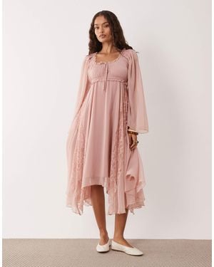 Miss Selfridge – boho-midikleid aus chiffon - Pink
