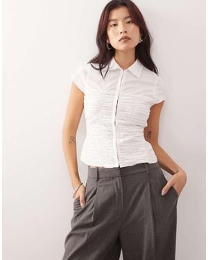 Collusion Camisa Blanca Entallada Con Diseño Fruncido De - Blanco