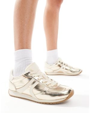 Stradivarius Sneaker - White
