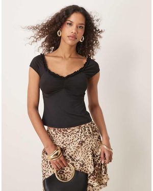 ASOS Top Con Maniche Ad Aletta E Bordi Con Volant - Nero