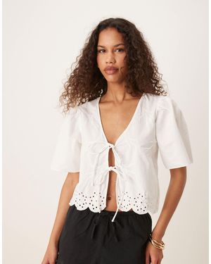 Jdy Tie Front Broderie Cropped Blouse - White