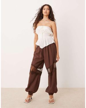 ASOS Pantalones Marrones Estilo Harén Con Inserto De Encaje De -Marrón - Neutro