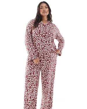 Loungeable Pijama Con Estampado De Leopardo, Detalle De Ribetes Y Cuello Con Solapas De Punto Muy Suave De Curve - Rojo