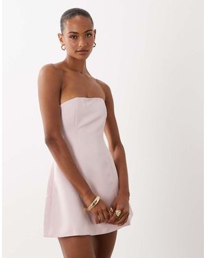 Aria Cove Vestido Corto Estructurado Con Escote Palabra De Honor Y Detalle De Costuras De Satén - Blanco