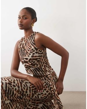 ASOS – oberteil aus stretch-chiffon mit u-boot-ausschnitt, schärpe und tierfellmuster, kombiteil - Braun