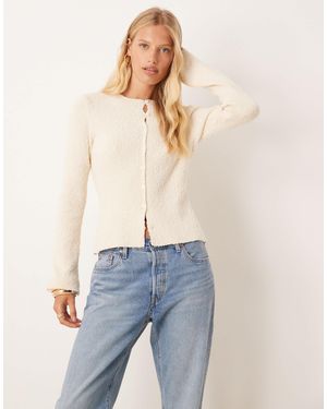 Pretty Lavish – bouclé-strickjacke - Blau