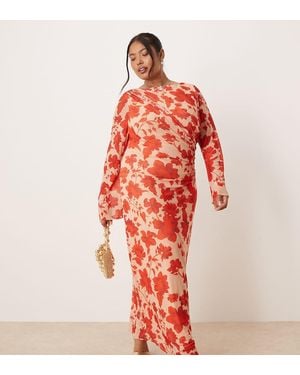 Pretty Lavish Curve Vestido Semilargo Rojo De Manga Larga Con Estampado Floral De Punto Liso Ethel De