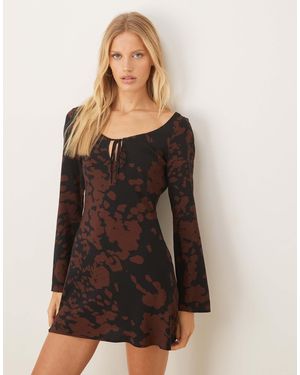 ASOS – langärmliges, ausgestelltes kleid - Schwarz