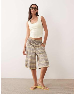ASOS Pantalones Cortos A De Corte Alargado - Neutro