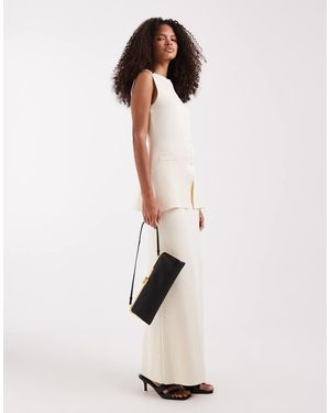 Pretty Lavish Alba - Wit