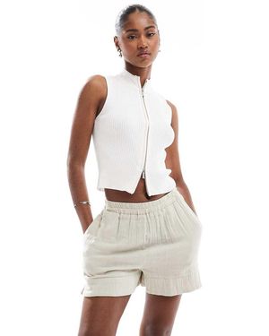 Brave Soul Geribbeld Gebreid Gilet Met Rits - Wit