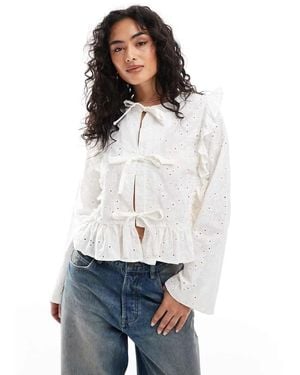 Object Blusa Blanco Hueso De Manga Larga Con Lazada Delantera Y Volantes De