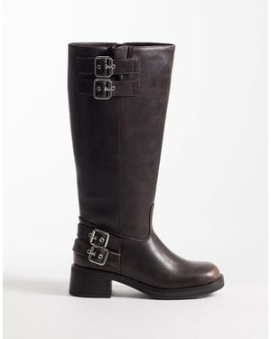 schuh Disk Pull On Boot With Buckle Details - Black