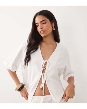 Kaiia Exclusive Linen Blend Tie Front Scallop Edge Top - White